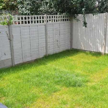 New 3 Bedrooms Flat In Ashford Near Heathrow Exterior photo