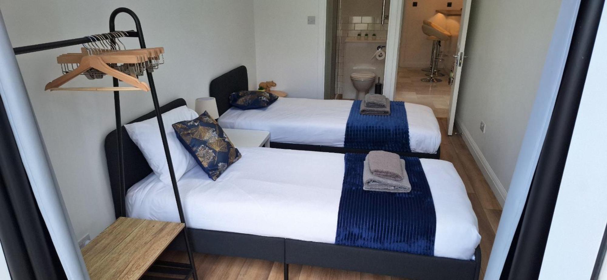 New 3 Bedrooms Flat In Ashford Near Heathrow Exterior photo