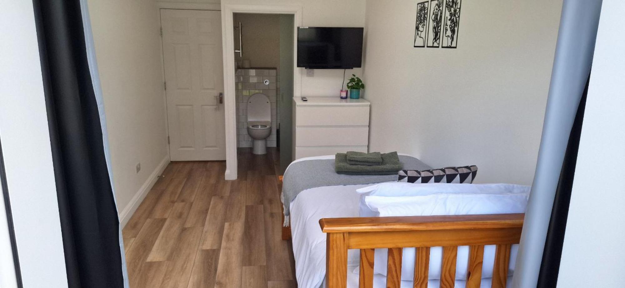 New 3 Bedrooms Flat In Ashford Near Heathrow Exterior photo